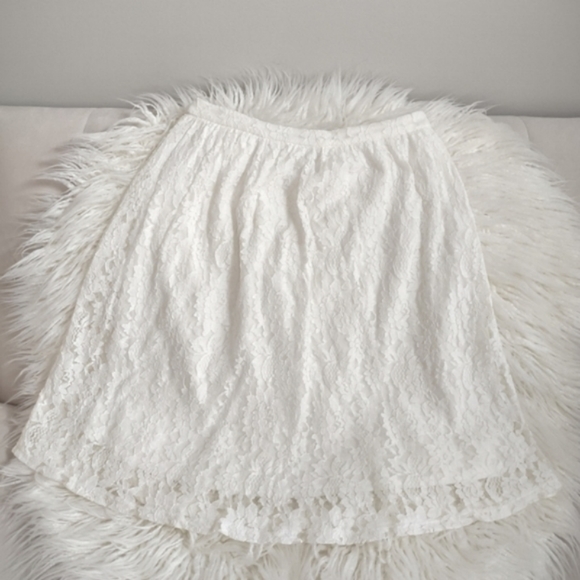 DownEast Dresses & Skirts - DOWNEAST White Skirt Lace Size Small 4 / 6